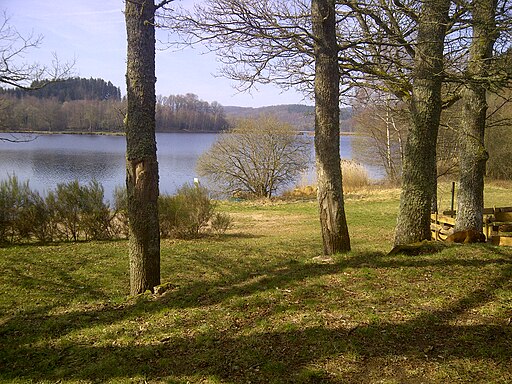 Plage du Domaine de la Pierre Ronde dans le Morvan, France